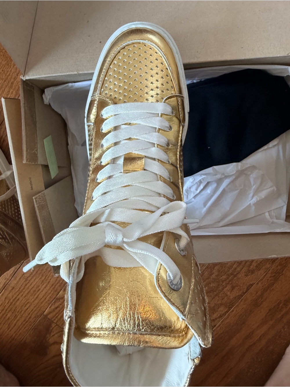 Zadig & Voltaire Gold High-Top Women's Sneakers with small discoloration!!!! ❗️ - Picture 5 of 10
